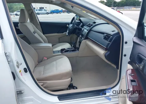 2014 Toyota Camry Xle z USA, uszkodzony, nr VIN 4T1BF1FK2EU392500